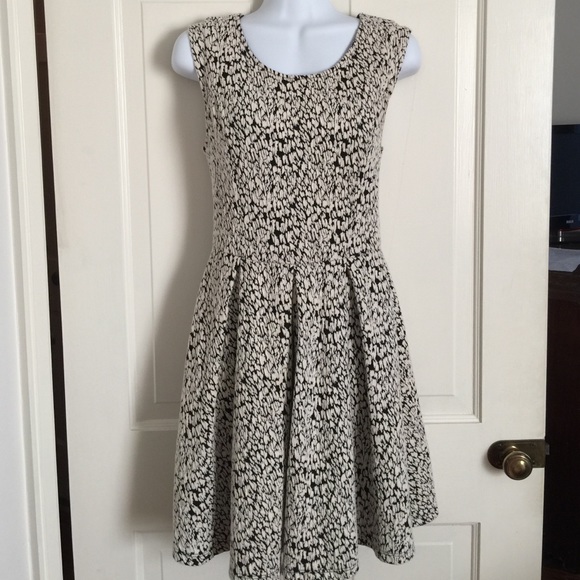 Cute Black and cream dress