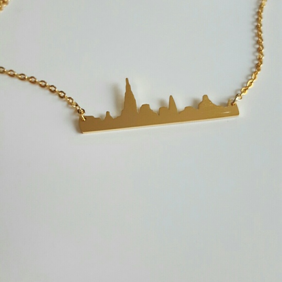 New York City Skyline Necklace - Picture 4 of 4