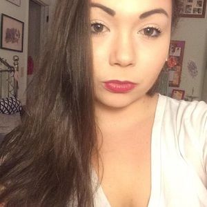 Meet your Posher, Alexis