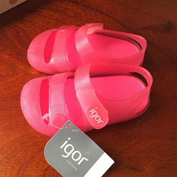 Igor Other - NWT Igor pink toddler water shoe. Size 4.5