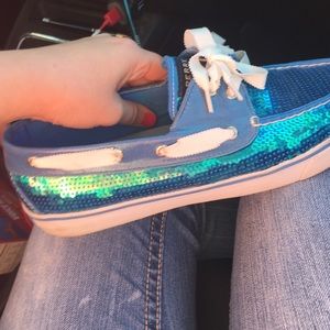 Gently worn Speerys size 10.
