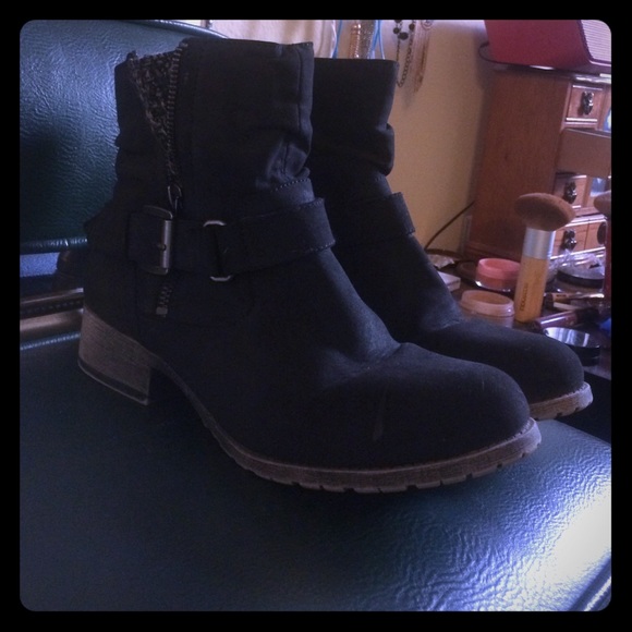 Rosalie women's size 8.5 booties ❄️