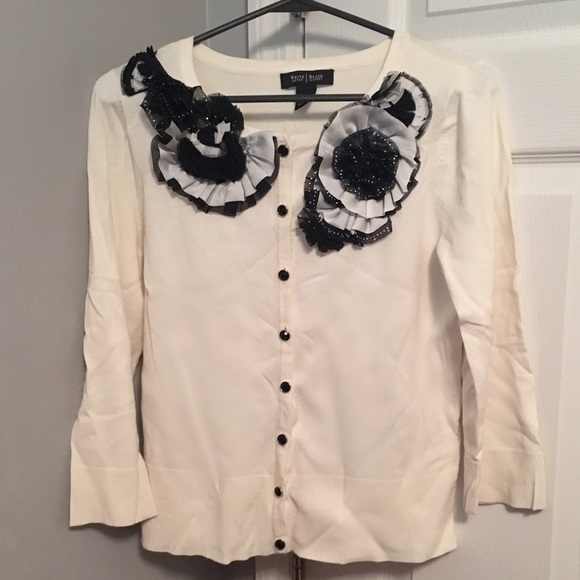 🎁HOLIDAY SALE🎁 White House Black Market Sweater