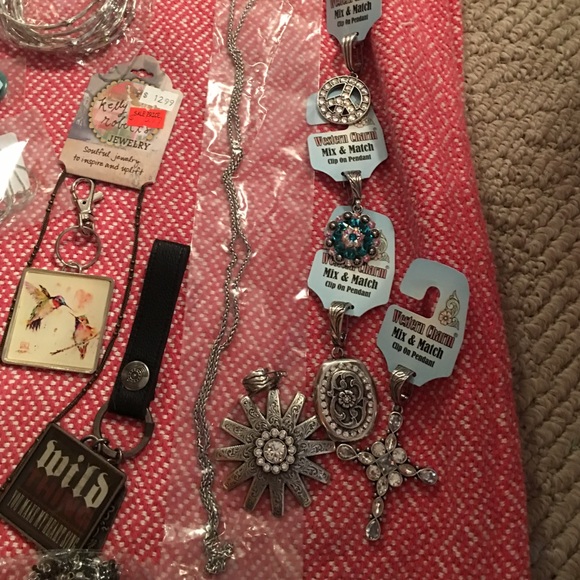 Big Bundle of Jewelry. - Picture 2 of 4