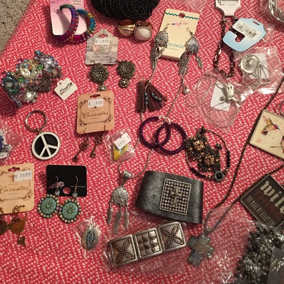Big Bundle of Jewelry. - Picture 4 of 4