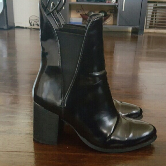 Zara midi patent Chelsea boots Black