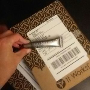 It works Stillin box Lip &eye