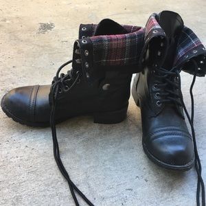 7.5 military like boots