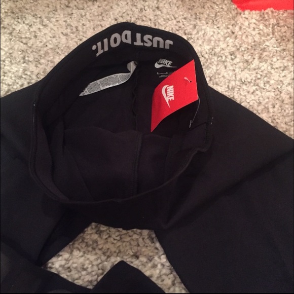 ❤️Nike Full Length "Just Do It" Leggings❤️ - Picture 3 of 4