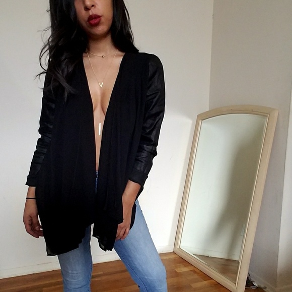 ❕SALE ONE RISKY BUSINESS OPEN DRAPE CARDIGAN - Picture 3 of 3