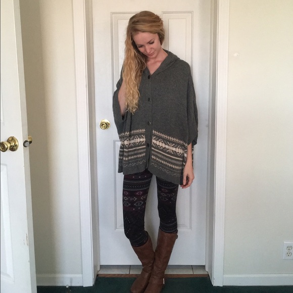 Uni Qlo Sweaters - Gray hooded poncho