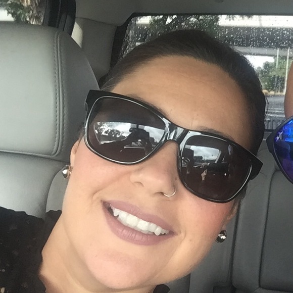 Meet your Posher, Lisa - Picture 2 of 2