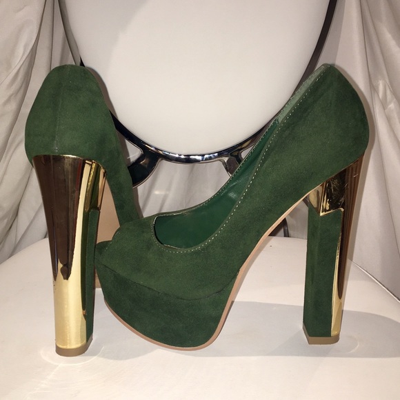 High Heel Pumps - Picture 2 of 3