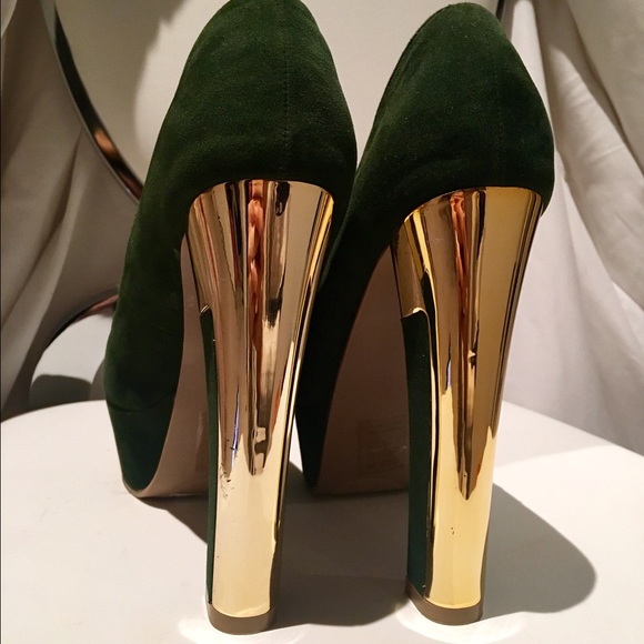 High Heel Pumps - Picture 3 of 3