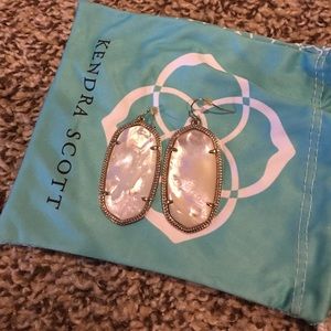 Ivory pearl/gold Kendra Scott earrings