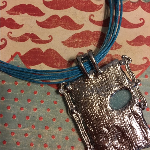 Aqua blue metal medallion with corded choker chain - Picture 4 of 4