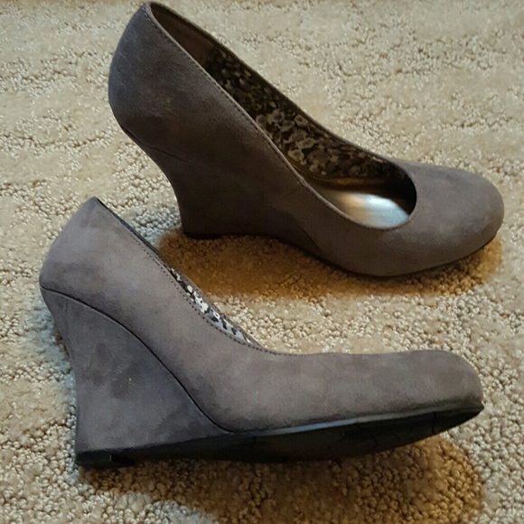 Wedge Heels - Picture 2 of 3