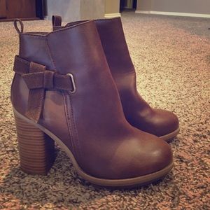 Brand new brown heeled booties (size 7)