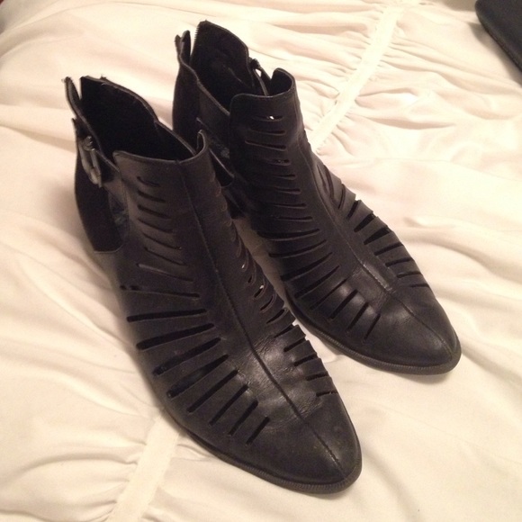 Sam Edelman Circus Cutout Ankle Booties Sz 9