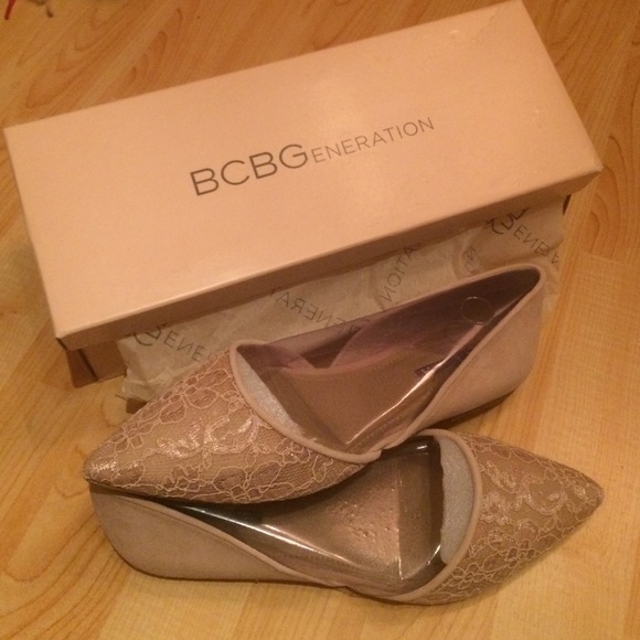 BCBG nude flats