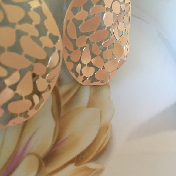 ๐ซHP Pretty Matte gold hammered round earrings - Picture 2 of 4