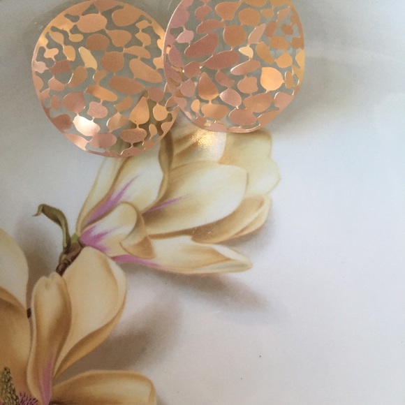 ๐ซHP Pretty Matte gold hammered round earrings - Picture 3 of 4