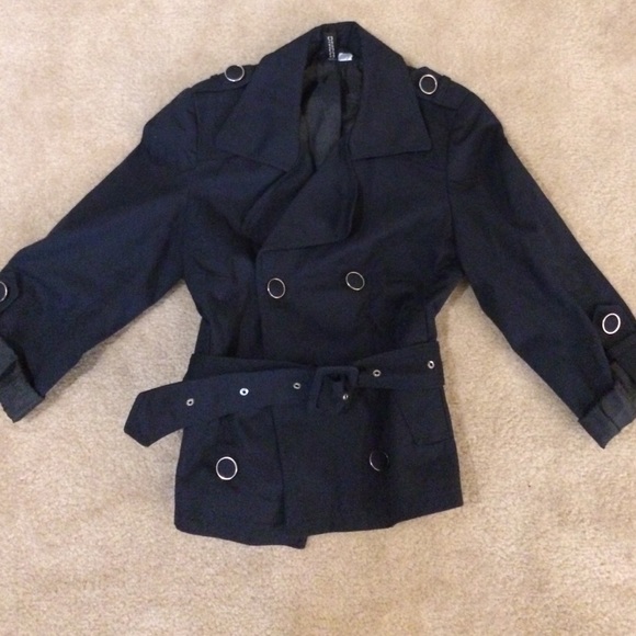 Adorable H&M cropped trench coat