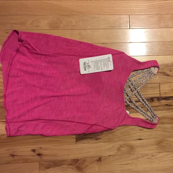 Lululemon Tank NWT (not attached, never worn)