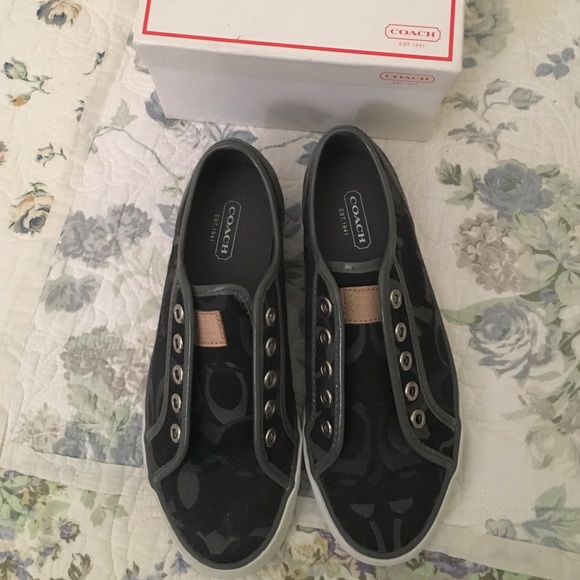 Coach tennis shoes never worn