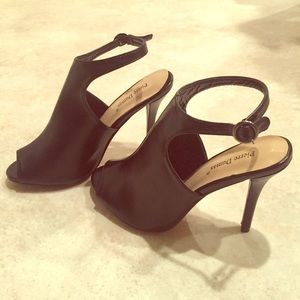 Classy black heels w/peep toe. Brand new