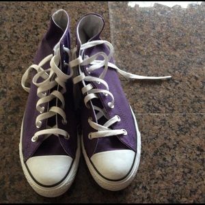 Size 8 Women's Converse Hightops