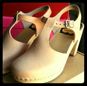 Swedish Hasbeens t-strap Sky High in Nature