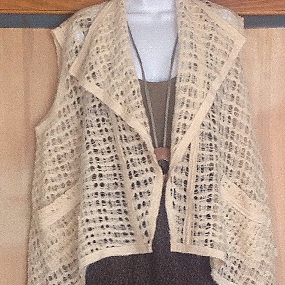 ❌ SOLD ❌ Hi-Lo Wool Lagenlook Cardigan - Picture 4 of 4