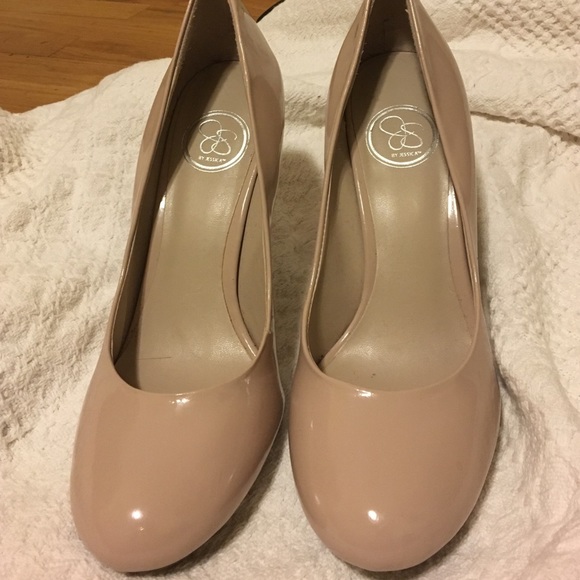 Jessica Simpson pumps