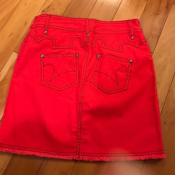 Parallel Skirt - Picture 2 of 3