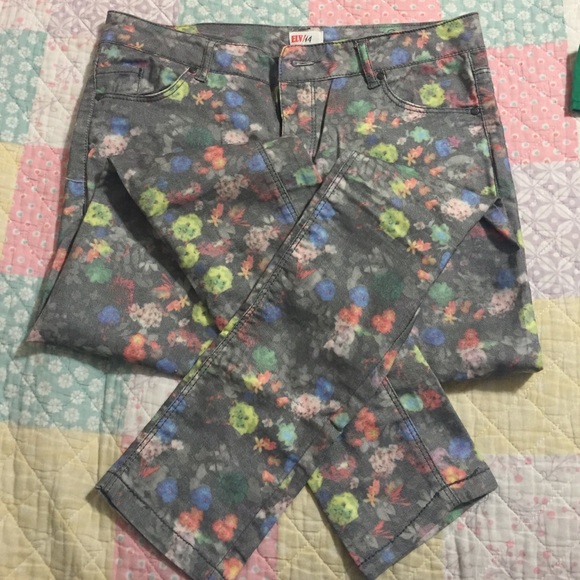 Jeans - Picture 2 of 3