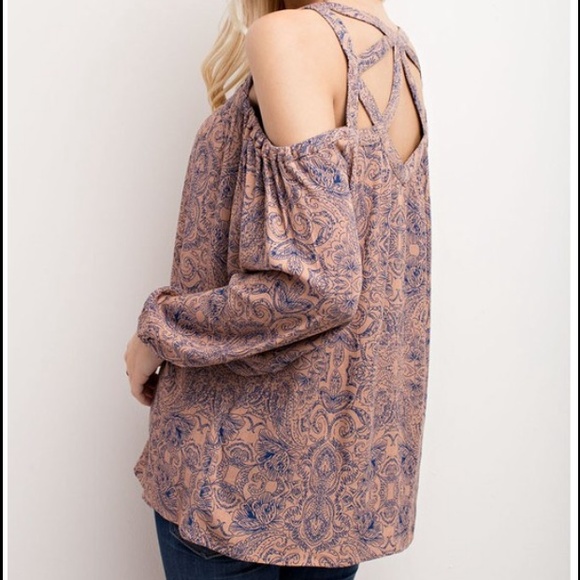 🆕Cold Shoulder Top - Picture 4 of 4