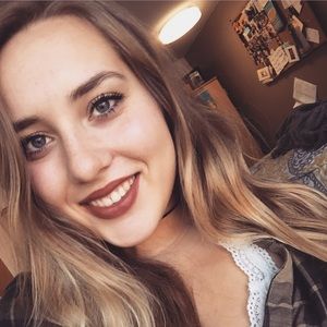 Meet your Posher, Lauren