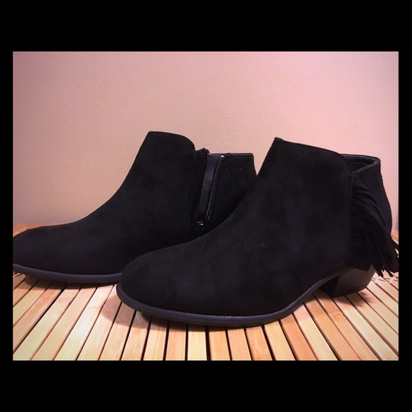 Wild Diva Black v.suede booties with fringe