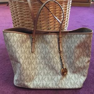 Michael kors vanilla jet set large tote