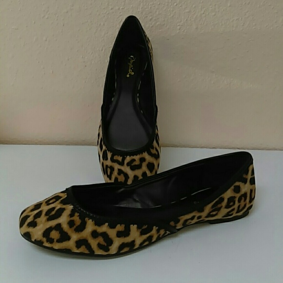 🔥2left Leopard suede flats on SALE now!! 🔥