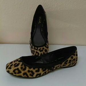 🔥2left Leopard suede flats on SALE now!! 🔥