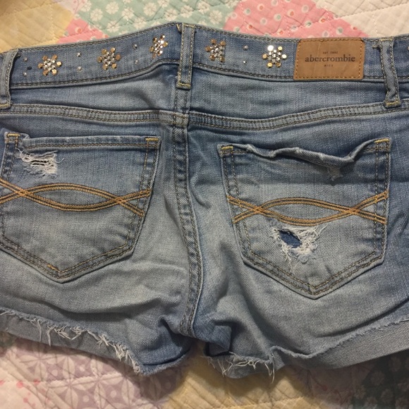 Shorts - Picture 2 of 4