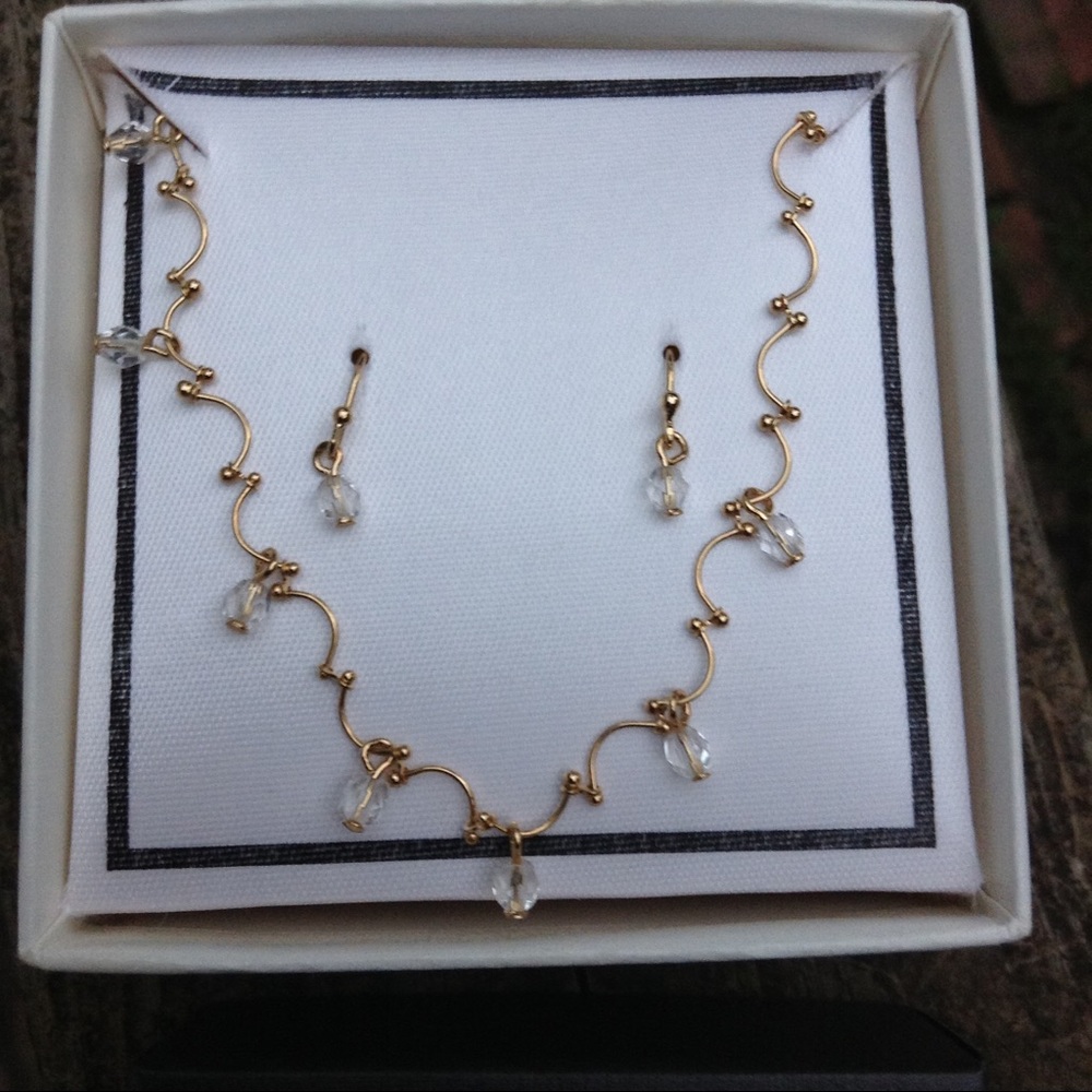 *3/$10* NIB Gold Crystal Scalloped Necklace set