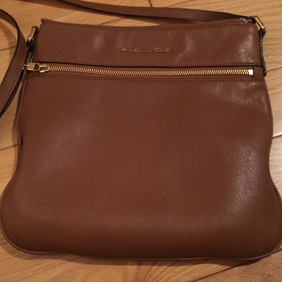 Michael kors tan crossbody