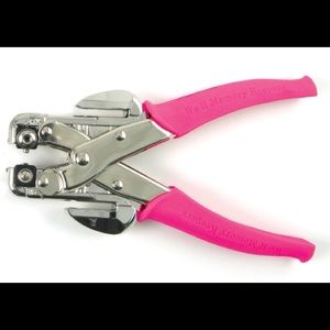 'Crop-A-Dile' by We R Memory Keepers