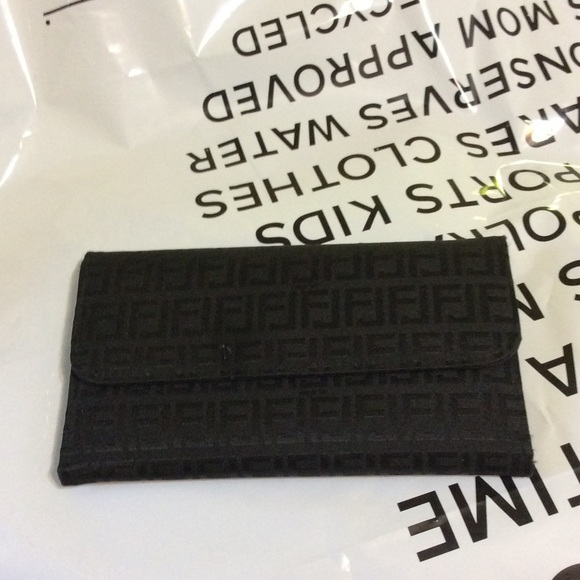 Basic black tri-fold wallet - Picture 1 of 4