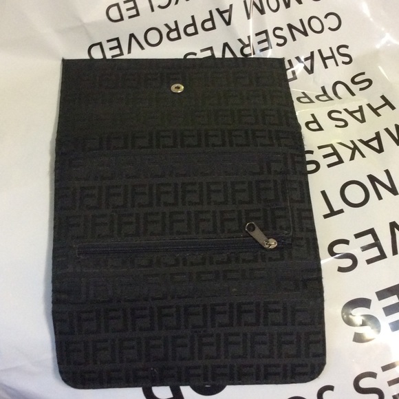 Basic black tri-fold wallet - Picture 2 of 4