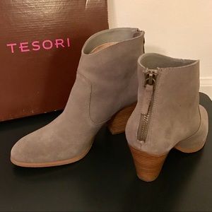 Tesori grey leather boots