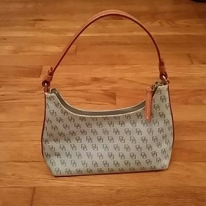 Small Dooney & Bourke purse